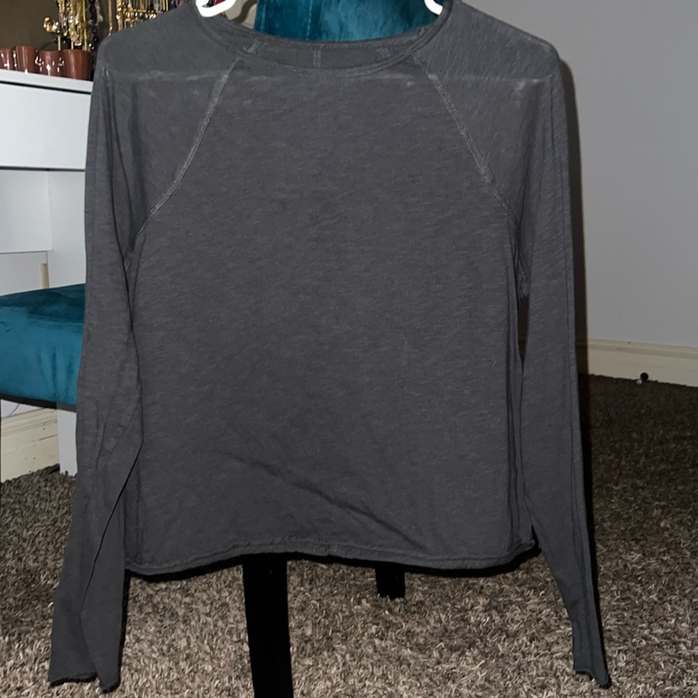 This is a super thin light weight shirt